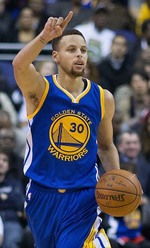 Los mejores bases de la historia en la NBA 512px stephen curry dribbling 2016 (cropped)