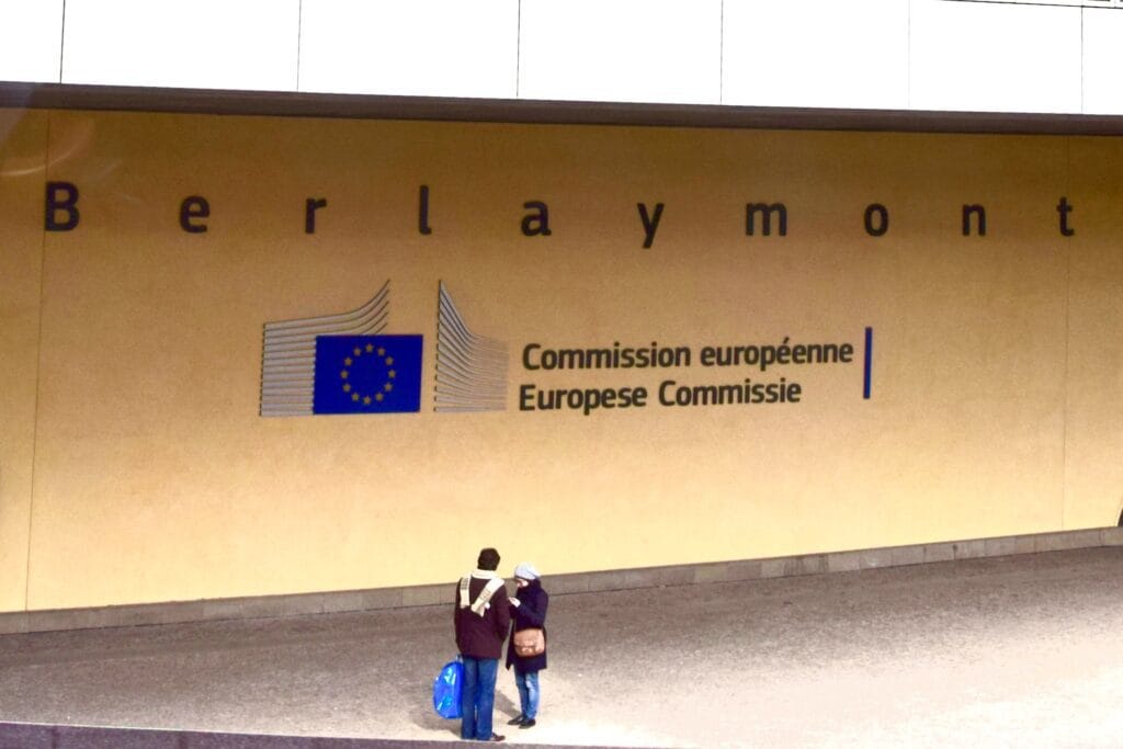 La polarización como enfermedad de nuestro tiempo european commission headquarters, the berlaymont building, brussels, belgium ( ank kumar, infosys limited )