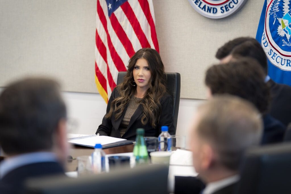 Minneapolis y el experimento de fascismo constitucional dhs component meeting