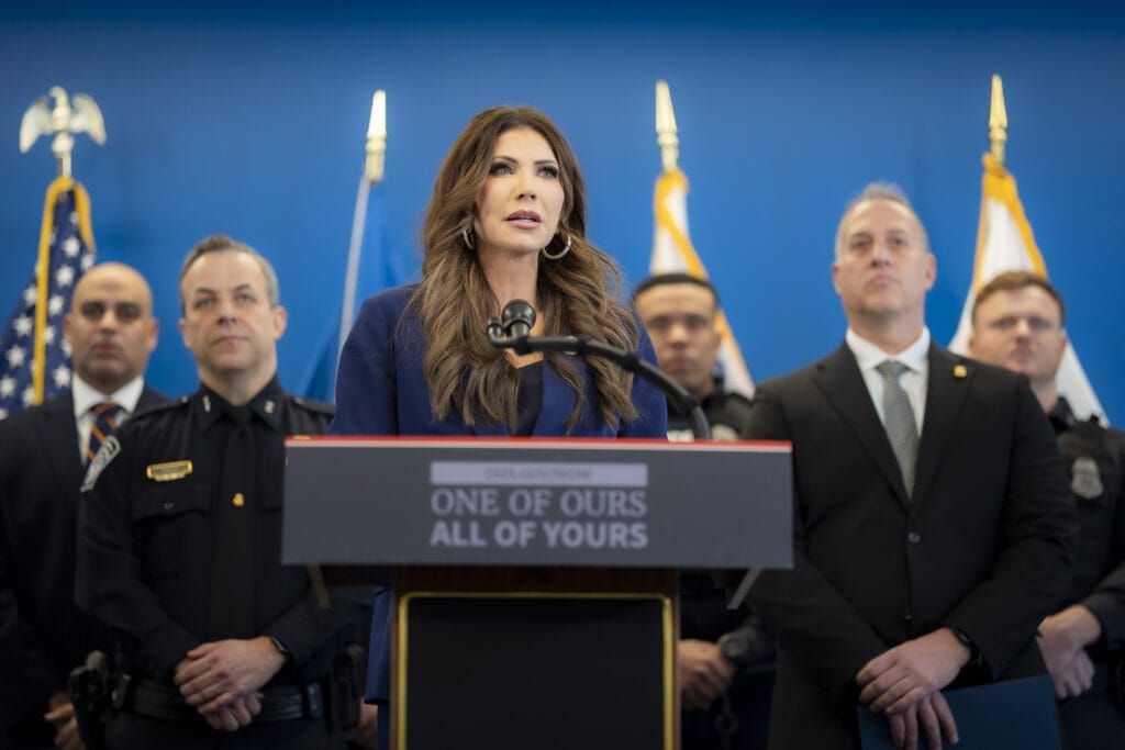 Minneapolis y el experimento de fascismo constitucional Kristi Noem