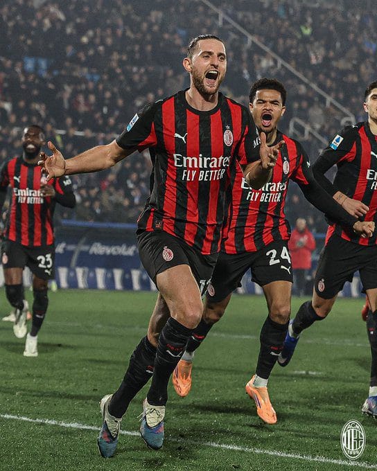 El Milan de Allegri sigue vivo en la carrera por el Scudetto Milan gana al Como