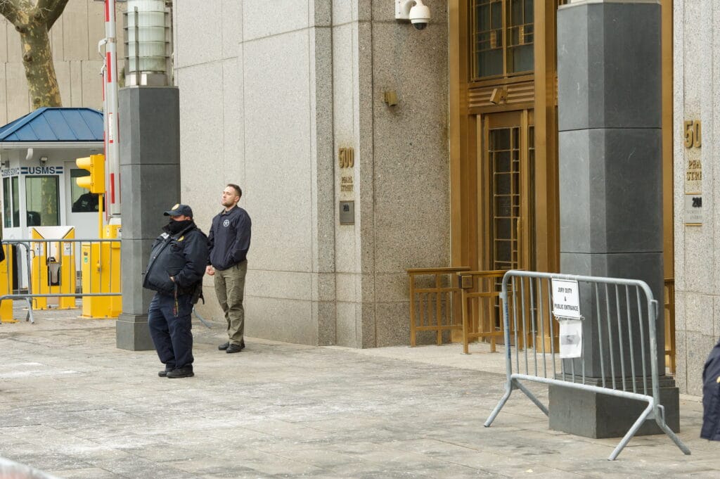 outside nicolás maduro