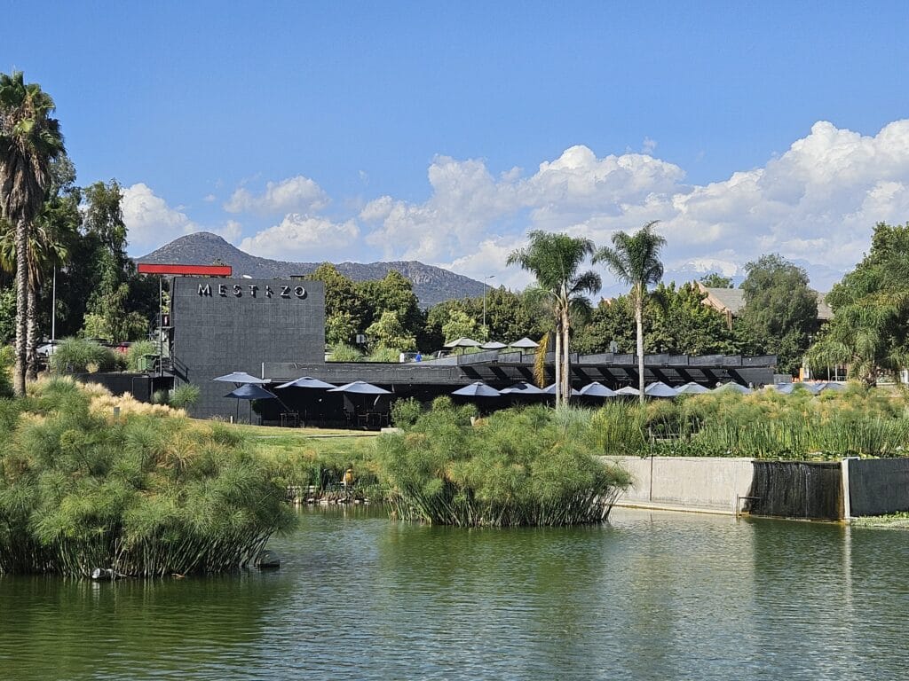 restaurante mestizo en parque bicentenario Chile Smiljan Radić Pritzker 2026