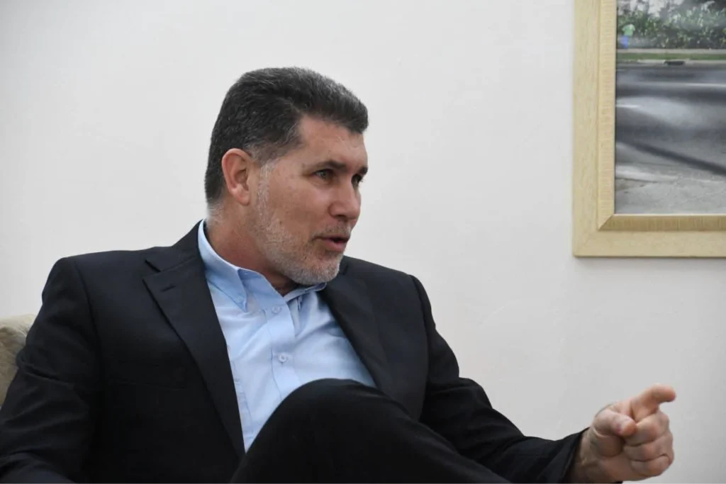 quién es Óscar Pérez-Oliva Fraga?