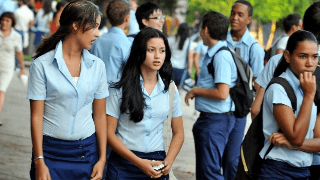 régimen cubano amenaza a estudiantes