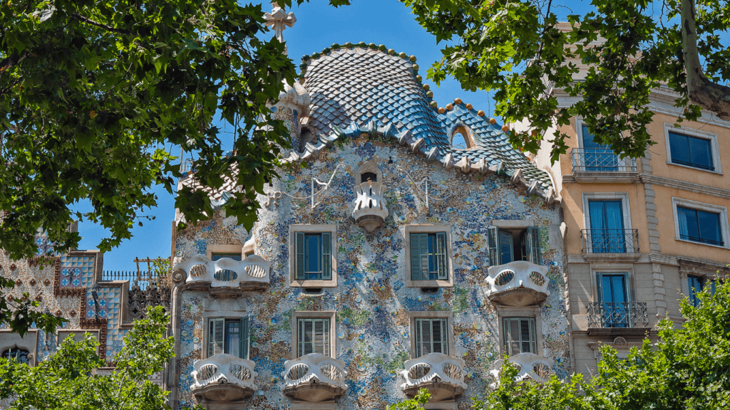 La Casa Batlló abre su vivienda privada tras 3 años de restauración Vivienda privada de la Casa Batlló abre sus puertas