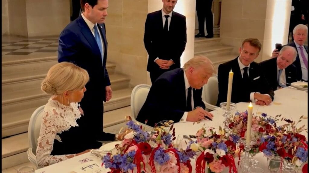 Trump firma el acuerdo con Irán en Versalles