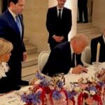 Trump firma el acuerdo con Irán en Versalles Trump firma el acuerdo con Irán en Versalles