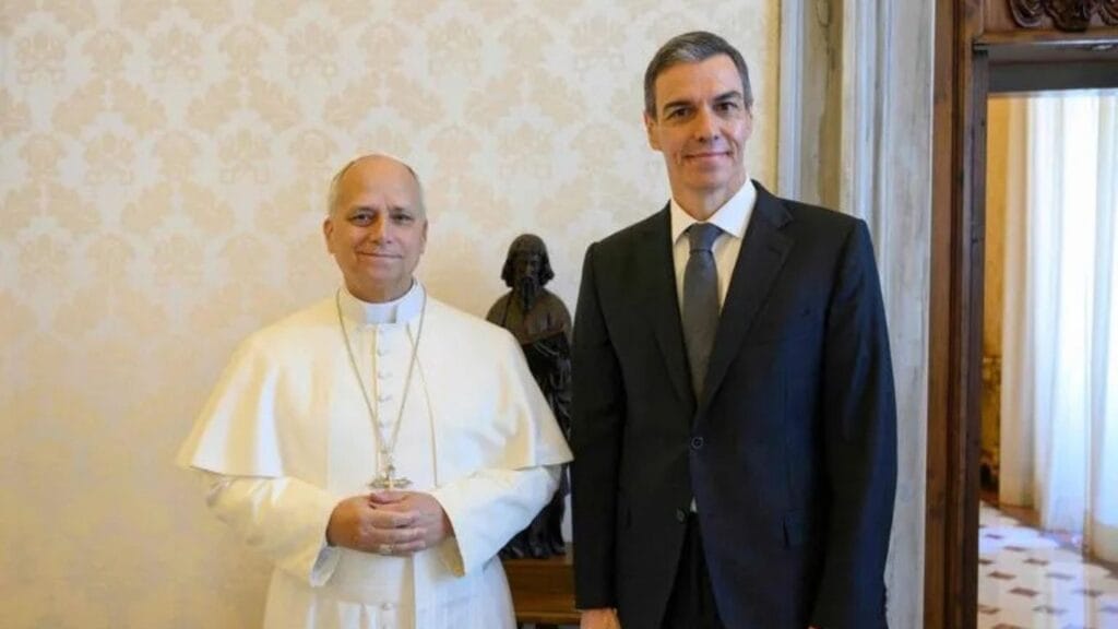 León XIV con Pedro Sánchez